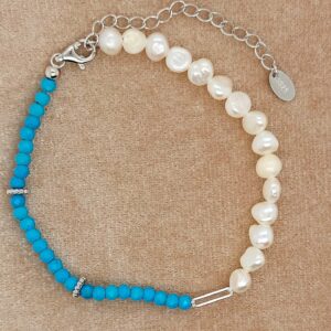 Bracelet with large pearls and turquoise charm